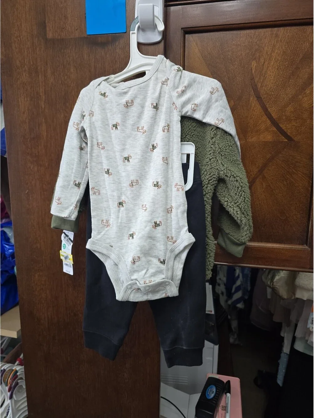 9m brand new three piece outfit set from carter's item 51G4